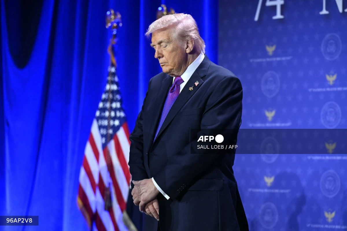Trump_sought_naming_rights_for_airport_and_station_in_funding_deal Trump sought naming rights for airport and station in funding deal