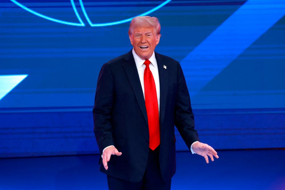Trump, at Latino event, stands by false claims of immigrants eating pets Trump, at Latino event, stands by false claims of immigrants eating pets