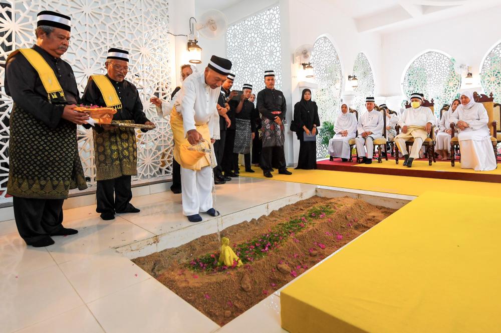 Tunku Ampuan Najihah laid to rest at Seri Menanti Royal Mausoleum