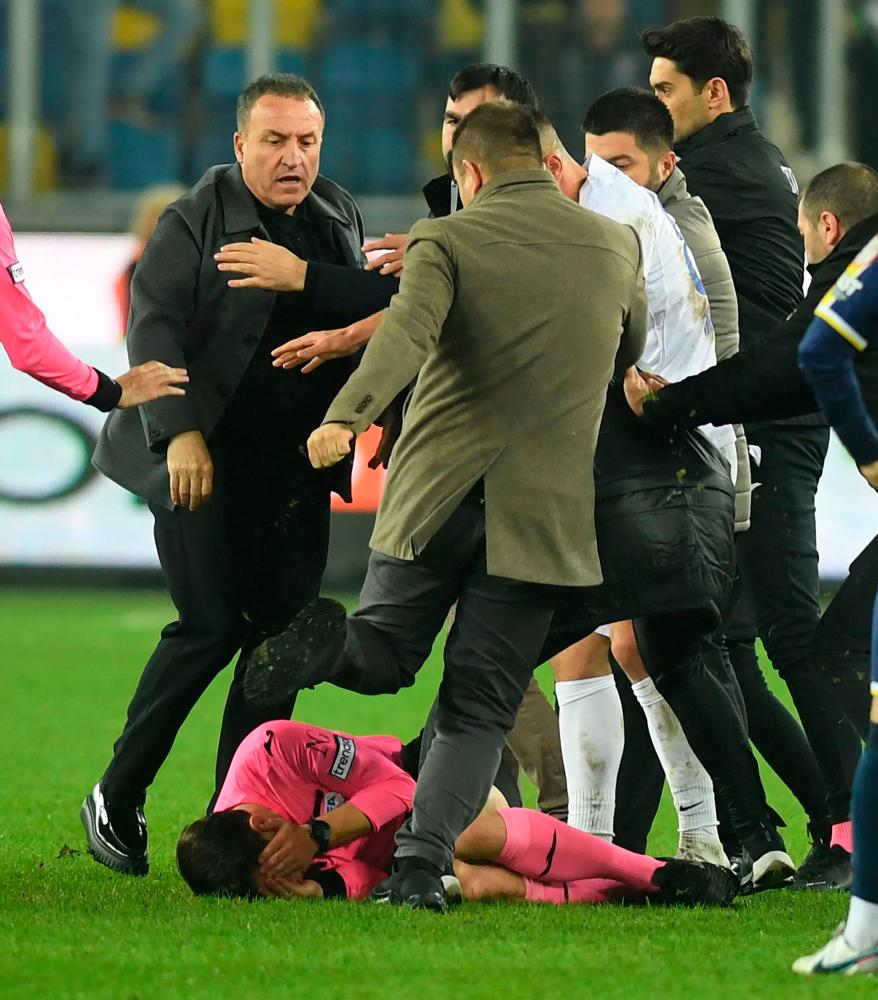 Turkish football plunges into crisis after referee attack Turkish football plunges into crisis after referee attack