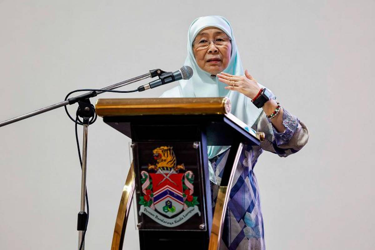 Turn family struggles into motivation for success - Wan Azizah