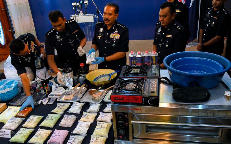 Two Indonesian drug mules nabbed at Penang airport Two Indonesian drug mules nabbed at Penang airport