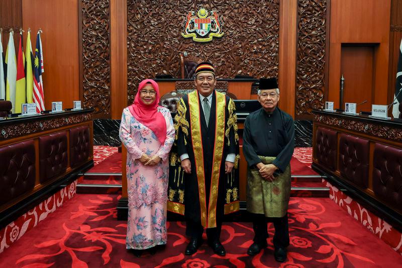 Two UMNO leaders sworn in as senators