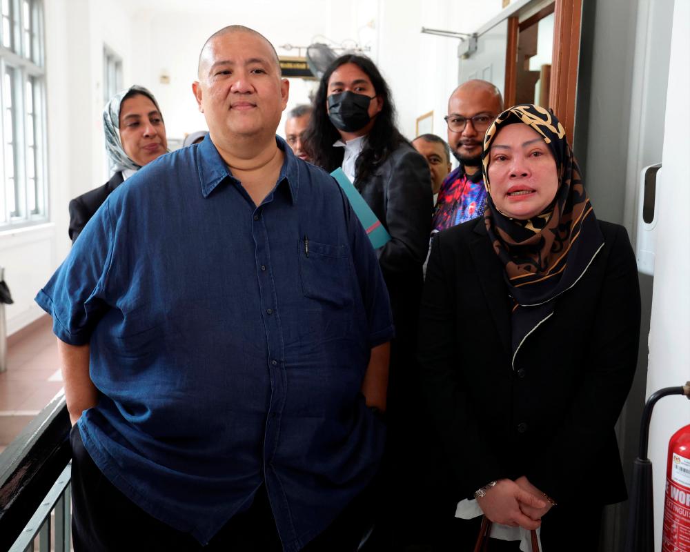 Two immigration officers freed of migrant smuggling charge