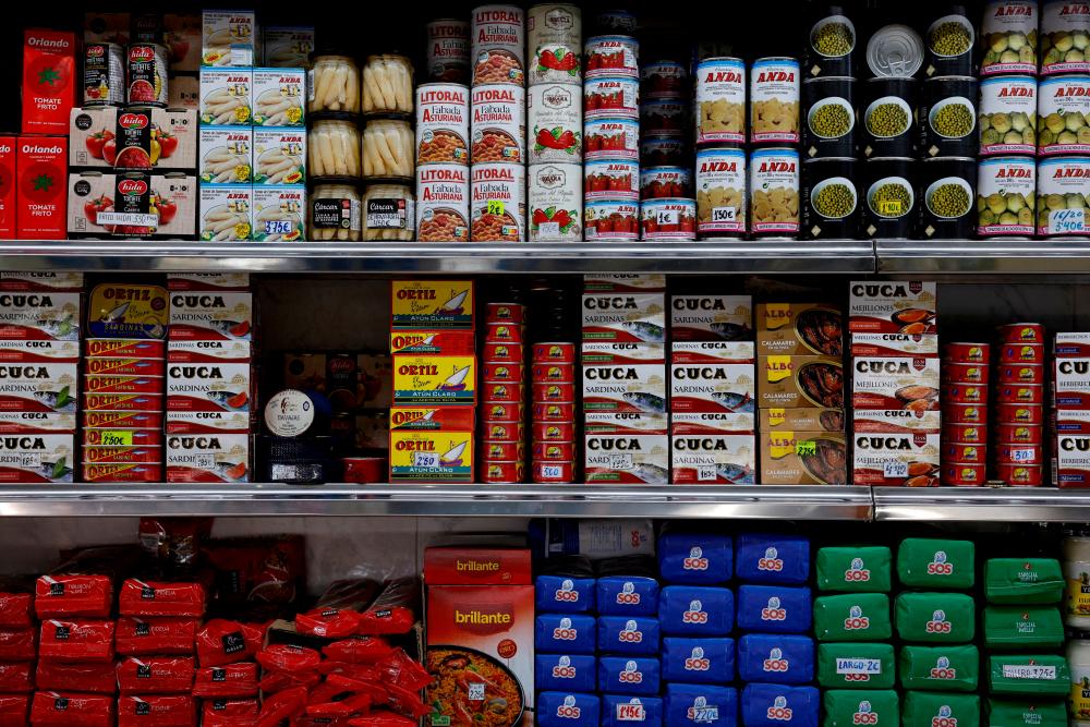 UK food banks give out record amount as rising living costs drive hardship UK food banks give out record amount as rising living costs drive hardship