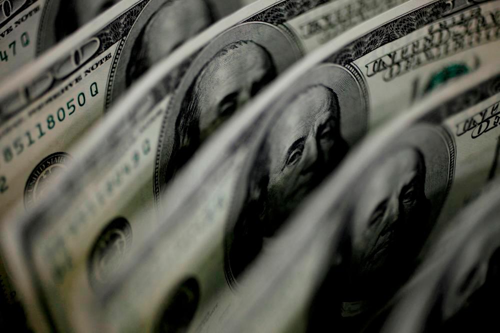 US dollar advances on concerns over US debt default risk, strong data US dollar advances on concerns over US debt default risk, strong data