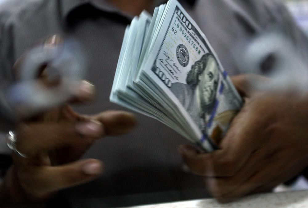 US dollar skids amid declining treasury yields, weak data US dollar skids amid declining treasury yields, weak data
