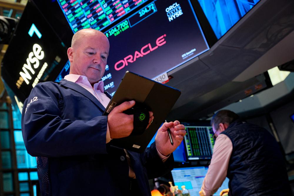US stocks mixed as market weighs lower default risk US stocks mixed as market weighs lower default risk