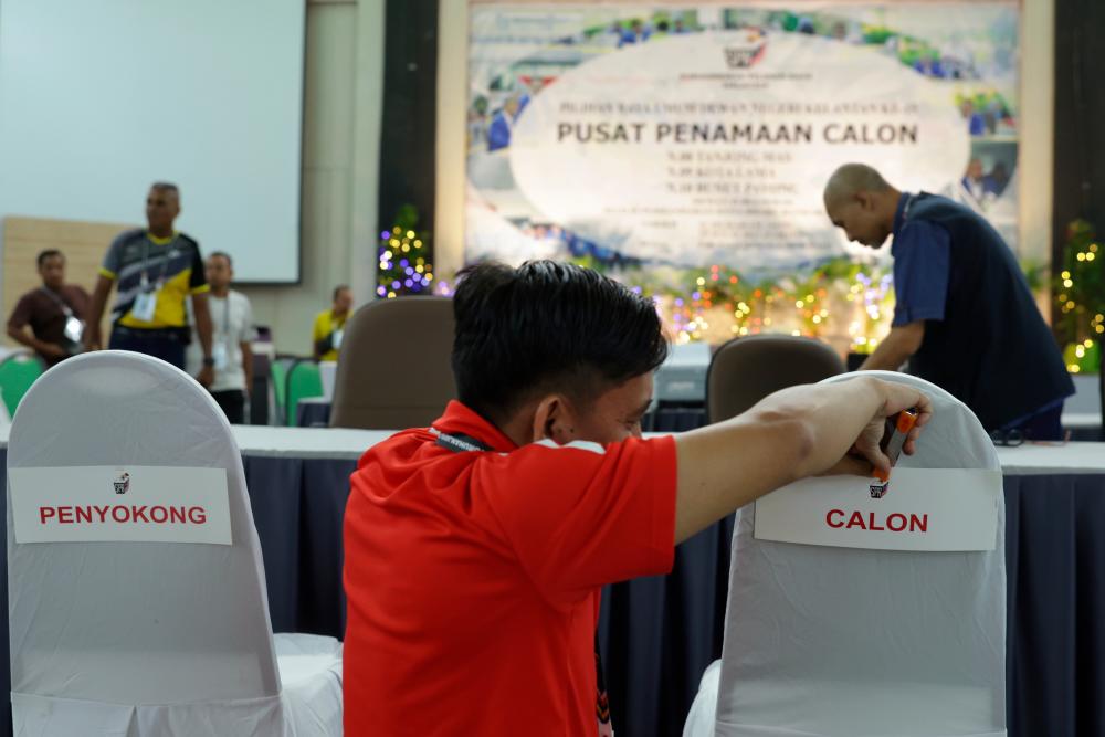 Undeterred by six defeats, independent Izat Bukhary to contest in Kota Lama Undeterred by six defeats, independent Izat Bukhary to contest in Kota Lama