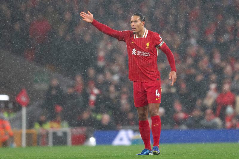 Van Dijk defends Alexander-Arnold after Liverpool star's Man Utd flop