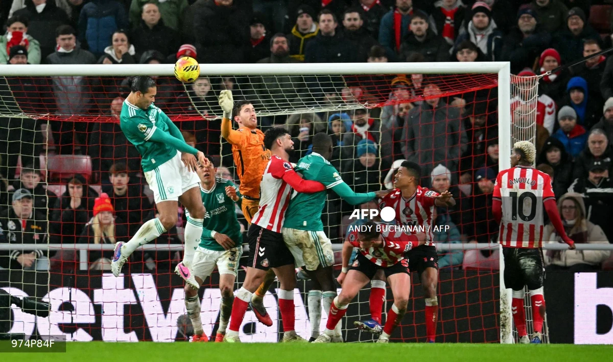 Van_Dijk_header_lifts_Liverpool_back_into_Champions_League_race