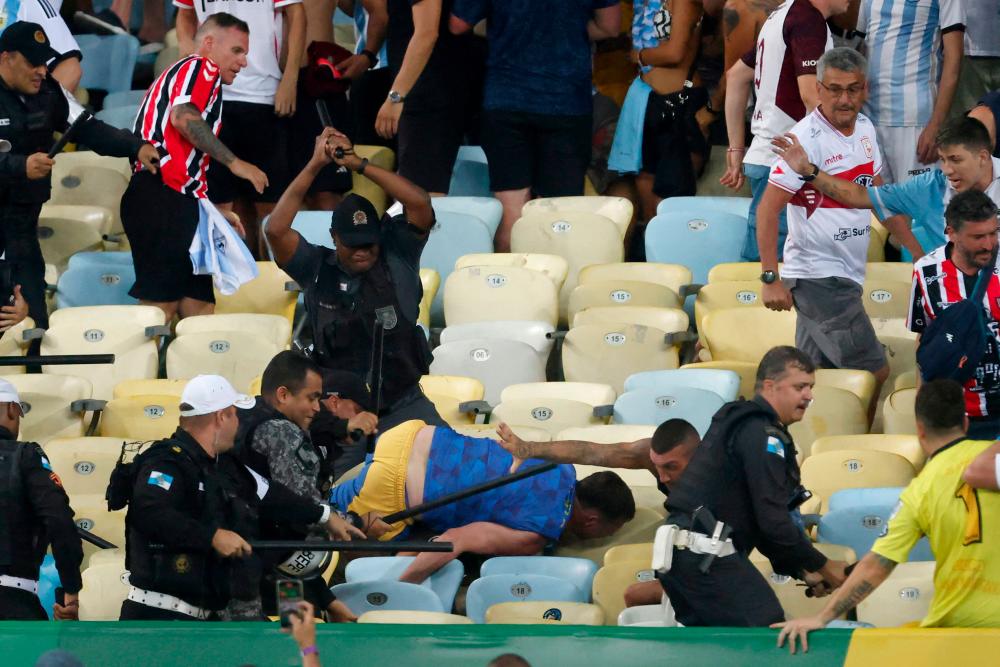 Violent clashes mar Brazil v Argentina World Cup qualifier Violent clashes mar Brazil v Argentina World Cup qualifier