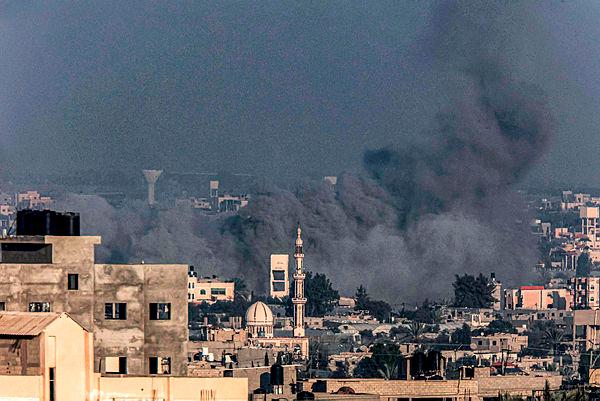 WHO aid convoy for two hospitals in Gaza looted by starving people WHO aid convoy for two hospitals in Gaza looted by starving people