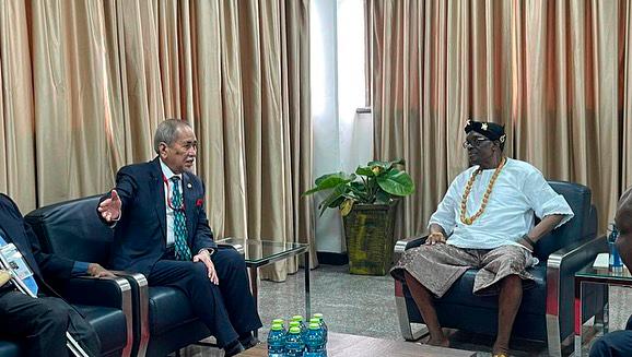 Wan Junaidi holds bilateral meeting with Speaker of Ghana’s Parliament