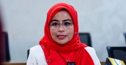 Wanita UMNO serah tiga nama untuk PRK DUN Mahkota Wanita UMNO serah tiga nama untuk PRK DUN Mahkota