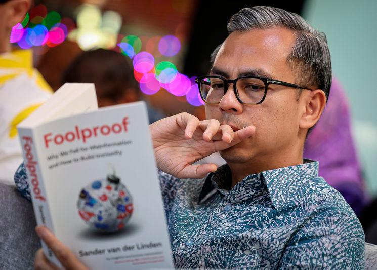 Warga Kementerian Komunikasi perlu jalankan tugas cerminkan konsep Malaysia Madani - Fahmi