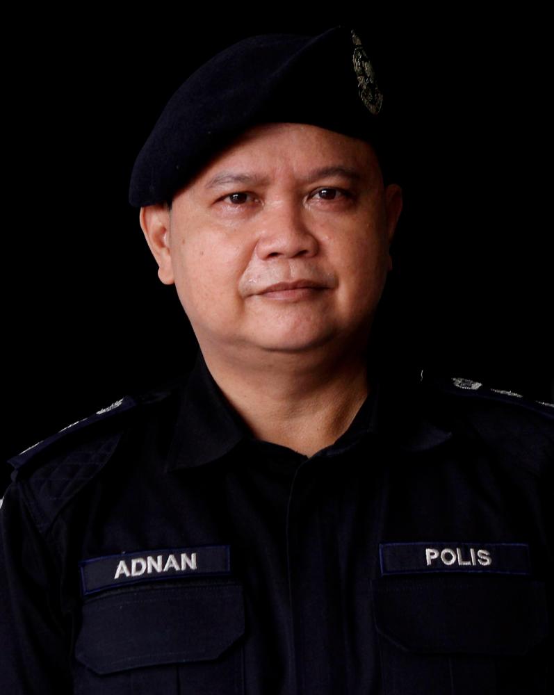 Warga emas cedera ditetak penyamun menyamar tukang rumah