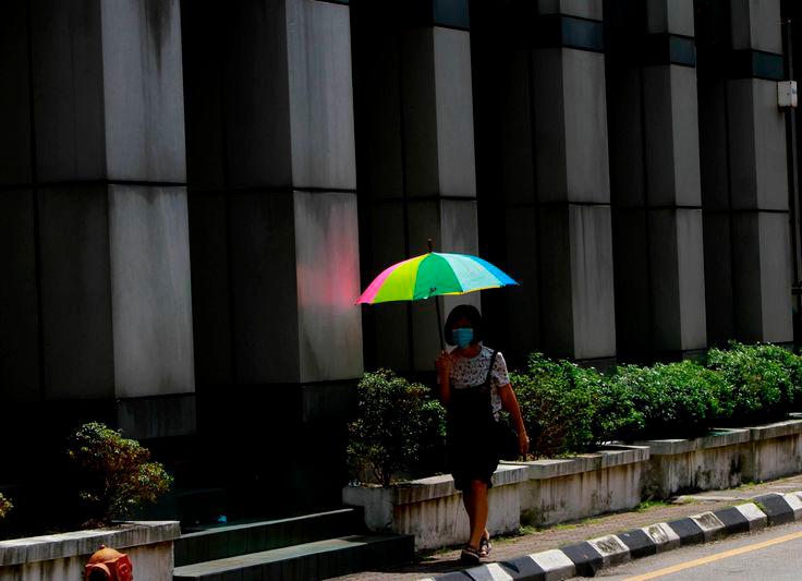 Weather agency warns of hot weather as Indonesia enters dry season Weather agency warns of hot weather as Indonesia enters dry season