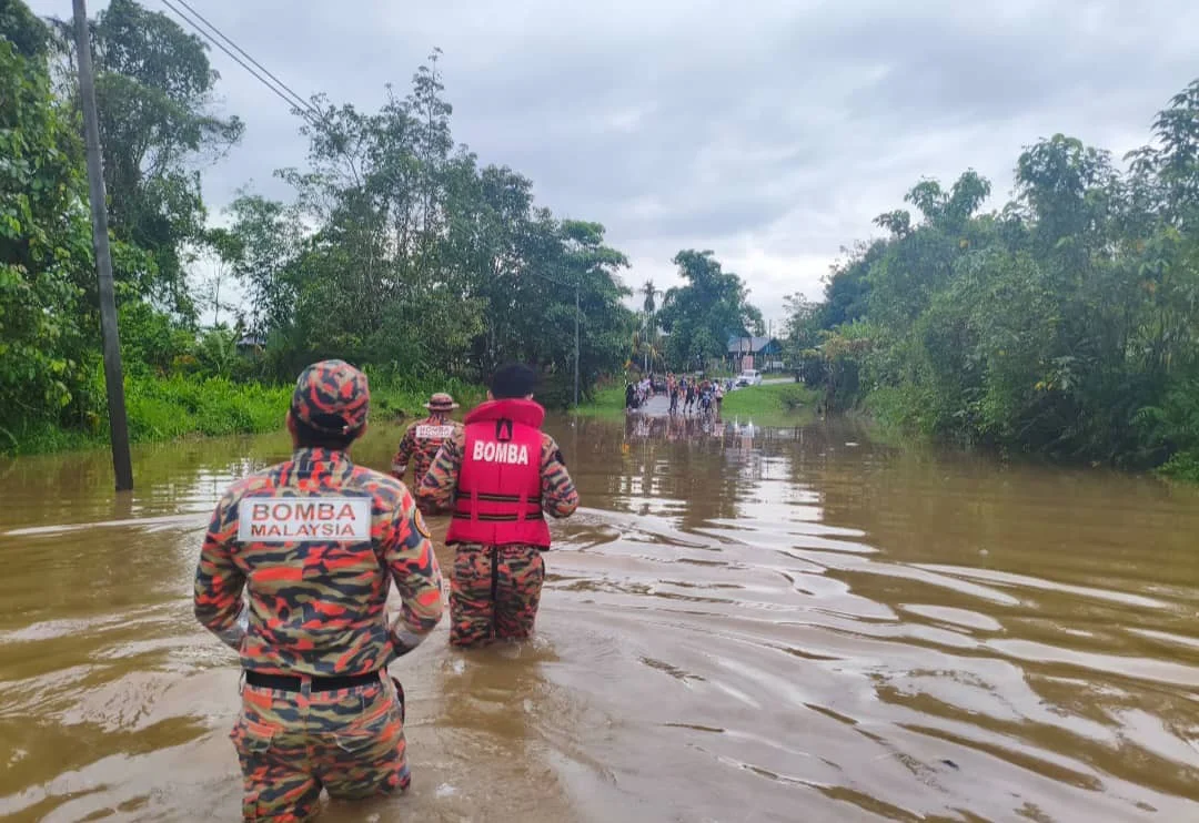 Sarawak Floods: Heavy rain and high tide batter southern districts