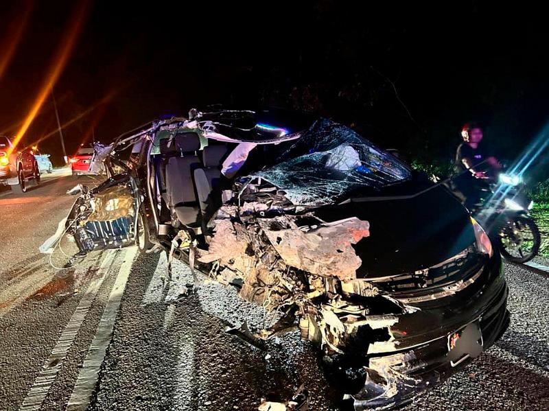 Woman killed, eight injured in lorry-MPV collision Woman killed, eight injured in lorry-MPV collision