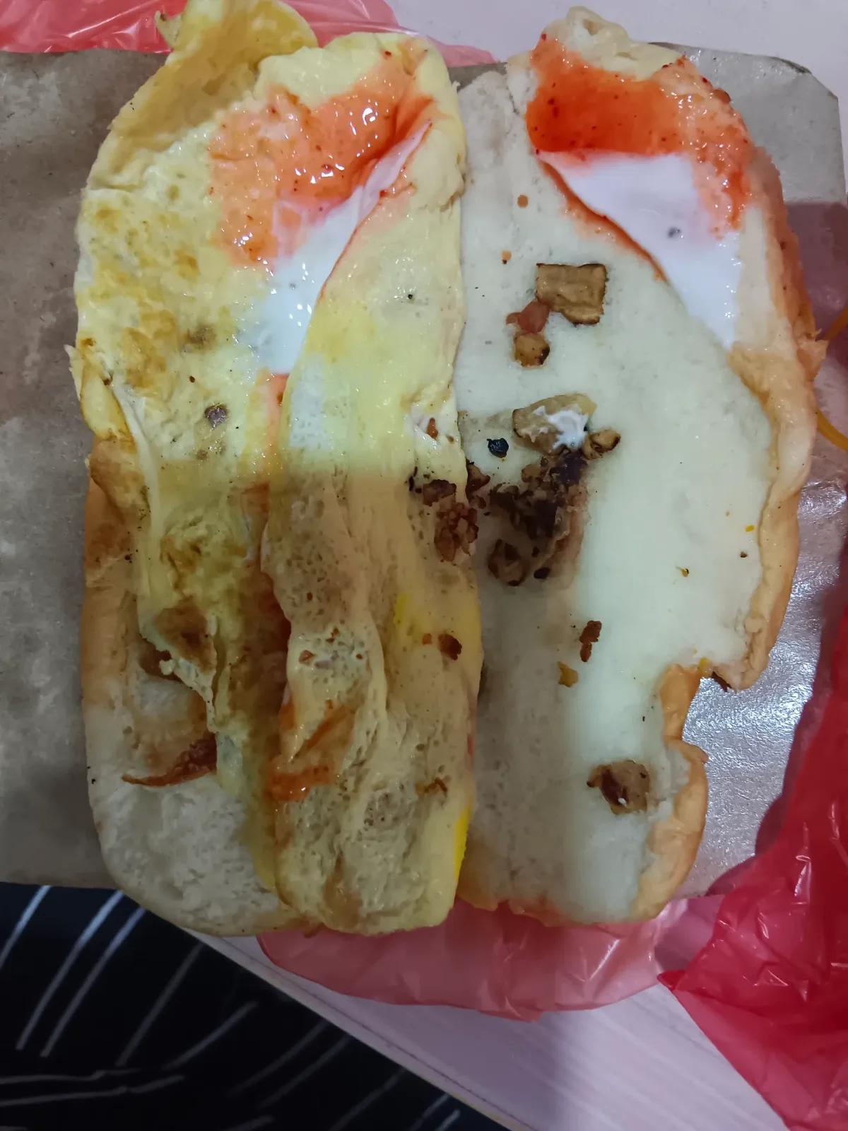 Woman_purchases_mini_Roti_John_Ayam_from_Ramadan_bazaar_in_JB__finds_barely_any_meat_inside (1) Woman purchases mini Roti John Ayam from Ramadan bazaar in JB, finds barely any meat inside