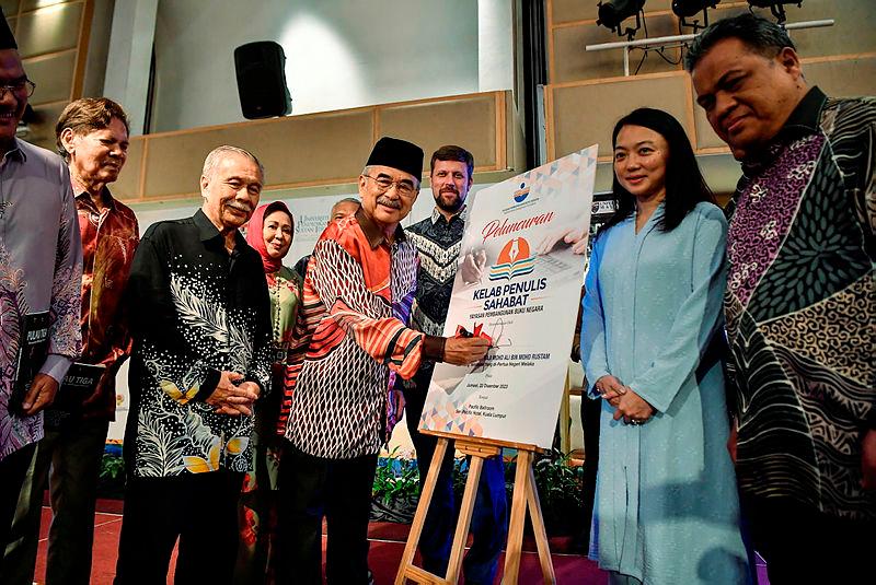 Yayasan Pembangunan Buku Negara, KBS plan to produce more young writers 