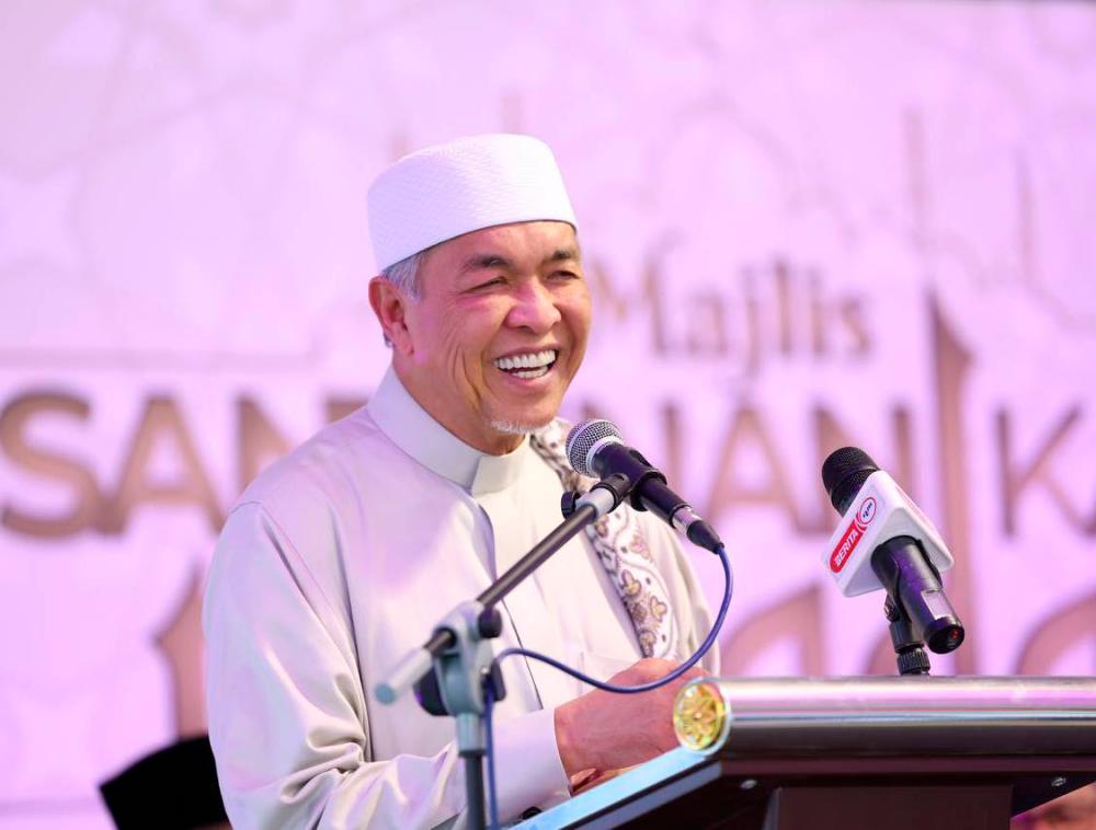 Zahid beri bayangan penubuhan K’jaan Perpaduan tidak semestinya berlaku di negeri lain Zahid beri bayangan penubuhan K’jaan Perpaduan tidak semestinya berlaku di negeri lain