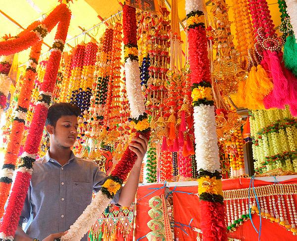 Ziarah SWM Kasih Deepavali brings light to families in need 