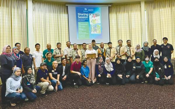 Zoo volunteering inspires youth, children on wildlife conservation
