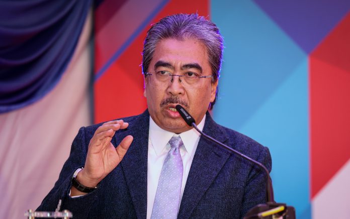 Johari: Malaysian businesses must adapt to fluctuations in ringgit