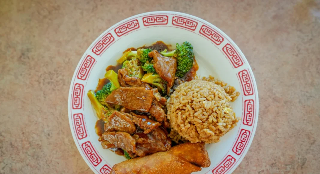 “Too expensive? don’t eat!” — Chap fan vendor claps back at complaints, netizens fire back