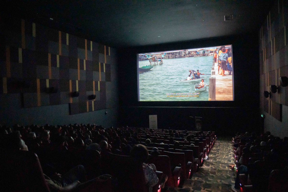 A packed cinema hall during the premiere of Jom Kita Ke Laut.