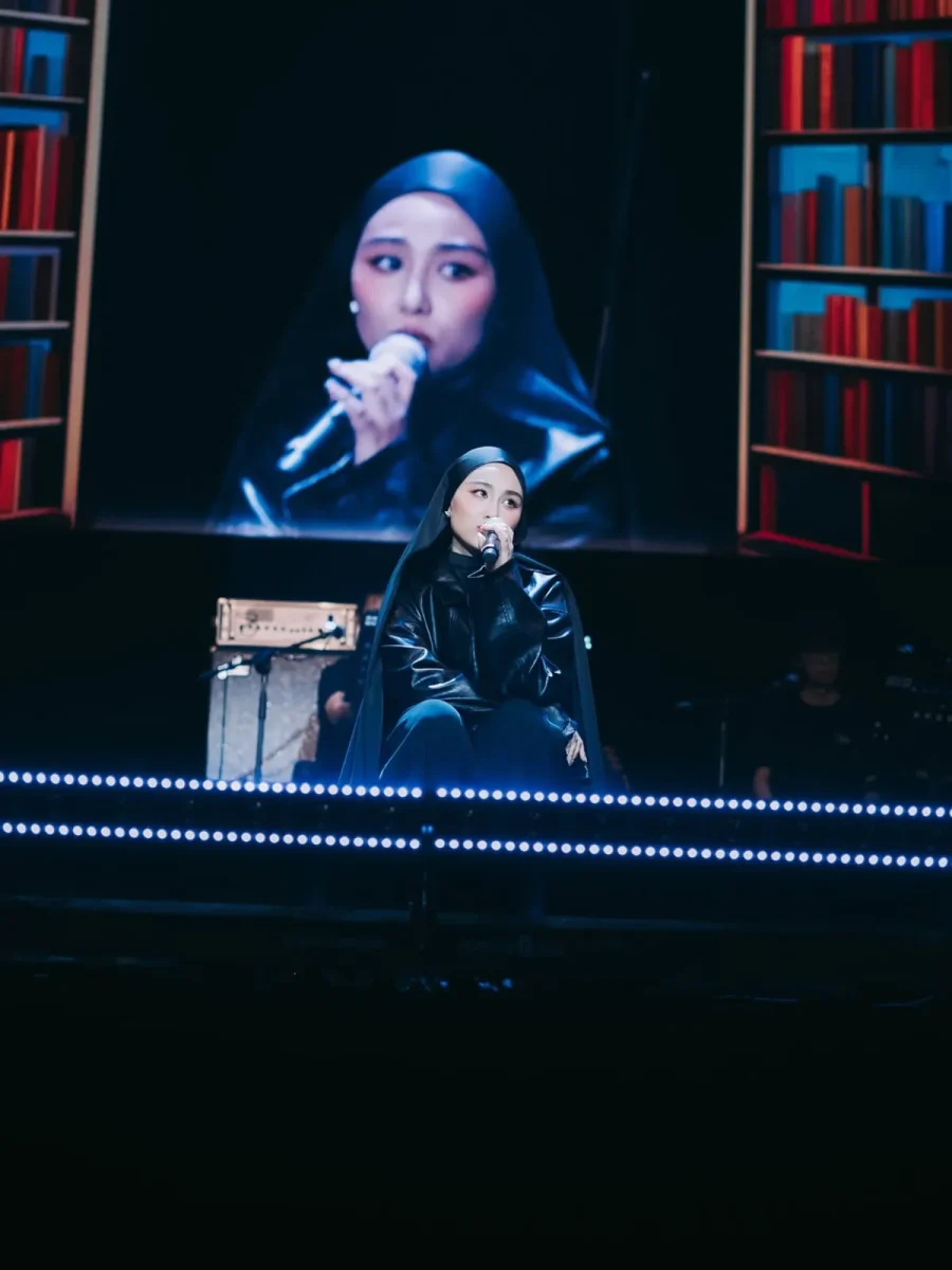 Layla is known for actively engaging fans in Mandarin and Bahasa Malaysia, often switching seamlessly between the two on stage and online. – PICFROM INSTAGRAM@LAYLASANIA MANDOPOP