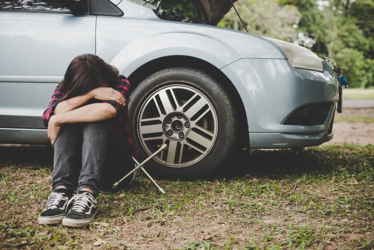 Tyre burst on LDP: Woman says no man came to help, netizens say ‘they owe you nothing’ Tyre burst on LDP: Woman says no man came to help, netizens say ‘they owe you nothing’
