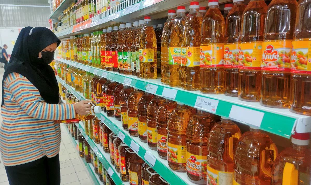 KPDN busts syndicate for misappropriating subsidised cooking oil KPDN busts syndicate for misappropriating subsidised cooking oil
