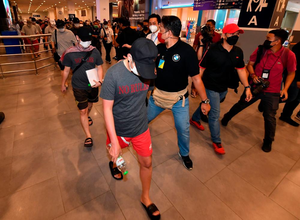 12 rakyat diperdaya peluang pekerjaan di Kemboja selamat tiba di Malaysia