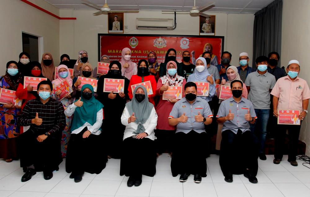 128 flood-hit families receive aid of RM1,300