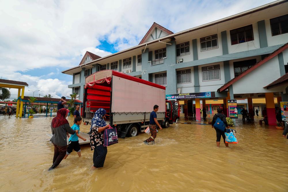 135 pegawai Imigresen sertai misi bantuan bencana banjir ke K’tan dan T’ganu
