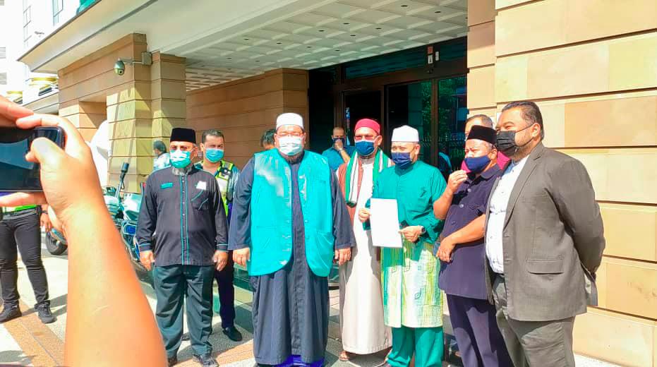 140 NGOs hand over memo to Indian High Commission over insulting remarks on Prophet 
