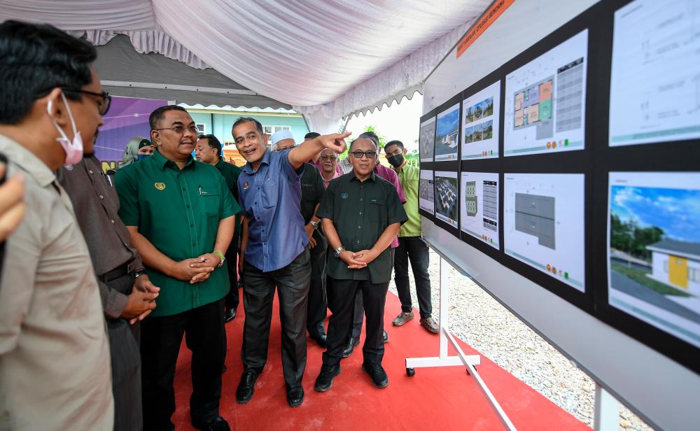16 keluarga di Sungai Kupang bakal dipindahkan ke lokasi selamat 16 keluarga di Sungai Kupang bakal dipindahkan ke lokasi selamat