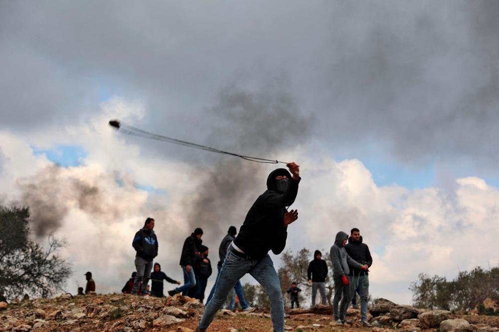 165 Palestinians injured in clashes with Israeli soldiers