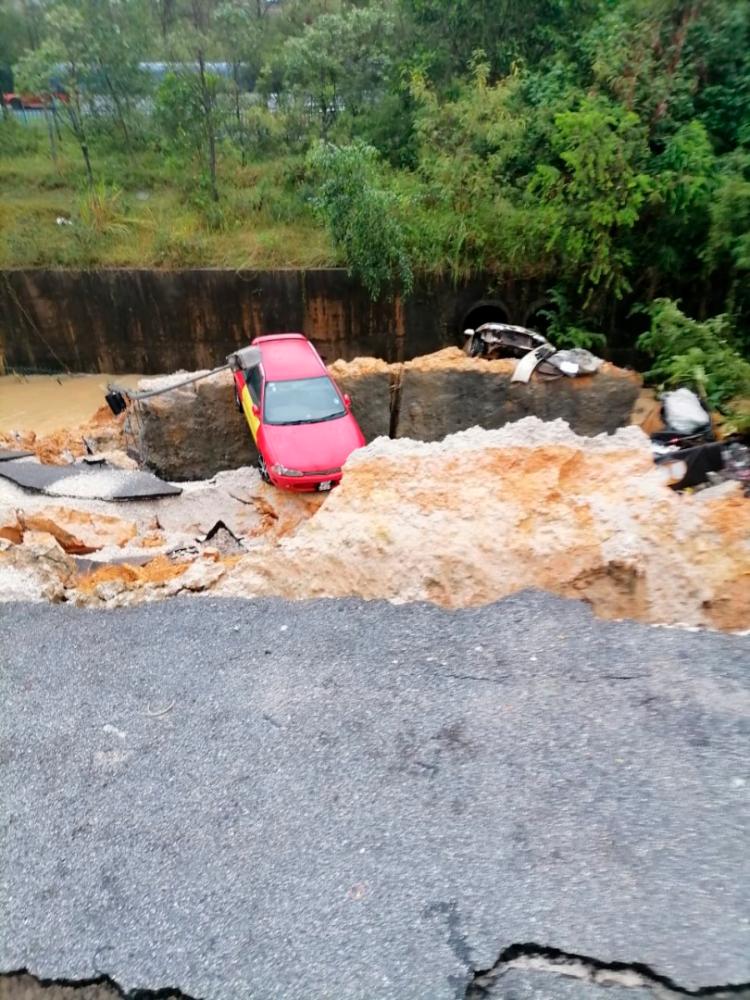 17 business premises in Seri Kembangan closed following landslide