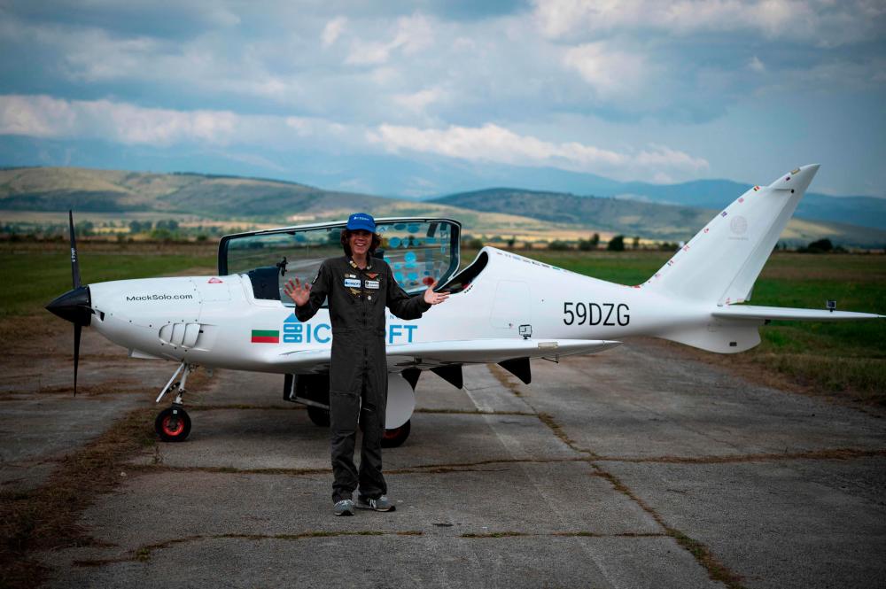 17-year-old becomes youngest pilot to fly solo around world