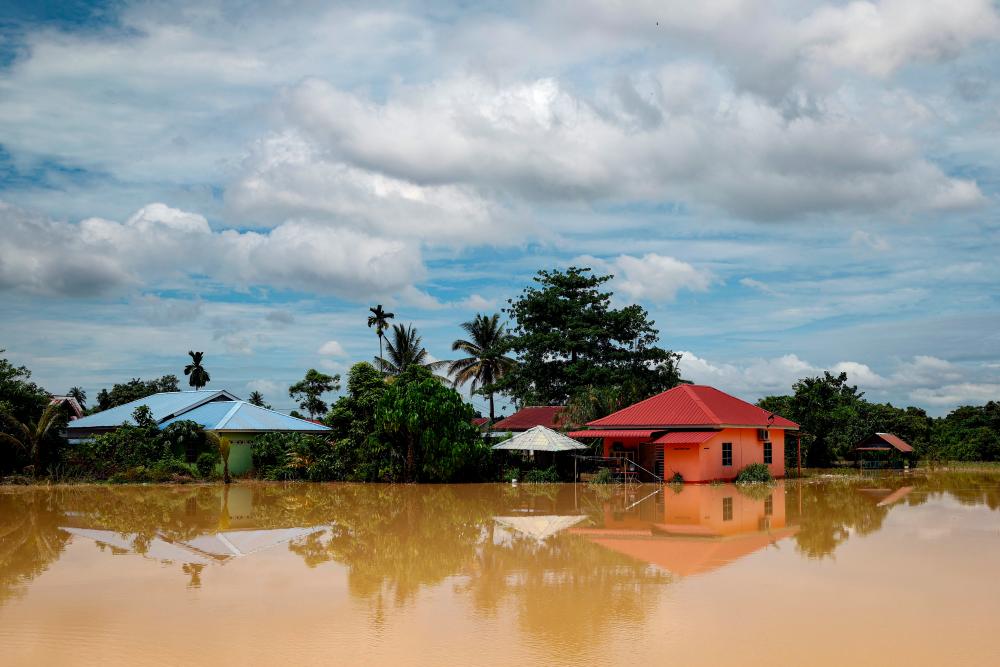 1,817 flood victims relocated to 22 relief centres in six states: Nadma 1,817 flood victims relocated to 22 relief centres in six states: Nadma