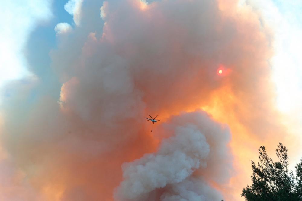 2 dead after Greek firefighting helicopter plunges into Aegean sea 2 dead after Greek firefighting helicopter plunges into Aegean sea