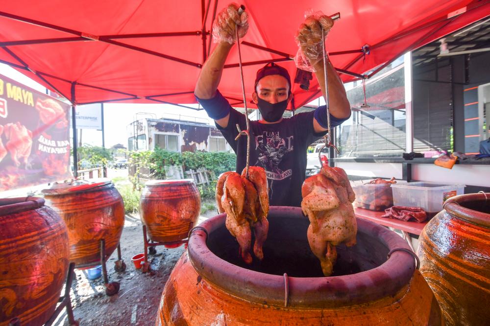 200 ekor ayam tempayan Bangkok resepi isteri laris setiap hari 200 ekor ayam tempayan Bangkok resepi isteri laris setiap hari