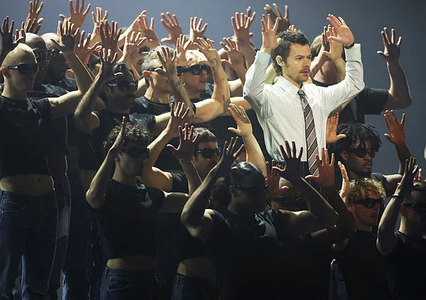 'Amazing!'-- Harry Styles wows fans with one-off gig