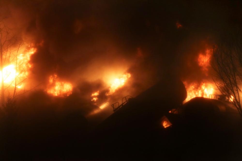21 homeless after early morning fire destroys five houses near Pontian