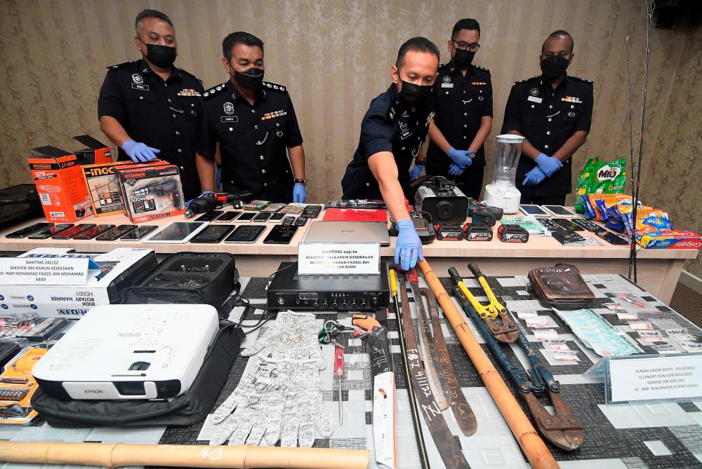 29 men including drug pusher nabbed in oil palm plantation 29 men including drug pusher nabbed in oil palm plantation