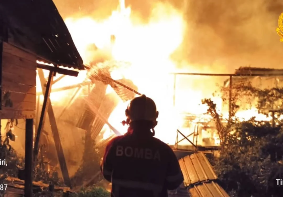 37_escape_as_fire_rips_through_Miri_squatter_colony_at_4am 37 escape as fire rips through Miri squatter colony at 4am